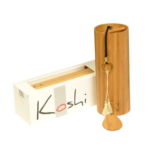 Original Koshi Klangspiel Aria Luft aus Bambus mit hellgelbem Logo-Punkt, Original Koshi Windspiel Aria kaufen Bayern, pentatonisch gestimmtes Koshi Aria, carillons, wind chime Aria, Koshi-Sphäre Aria, Koshi Raumklang Aria, Koshi Glockenspiel Wasser kauf